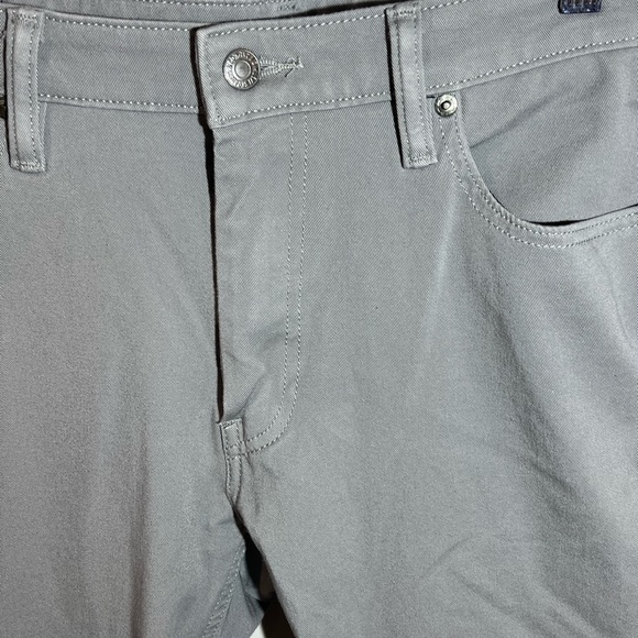 Men’s EUC Levi’s 36W 32L Gray Denim Structured Cotton Jeans Pants - Picture 4 of 11